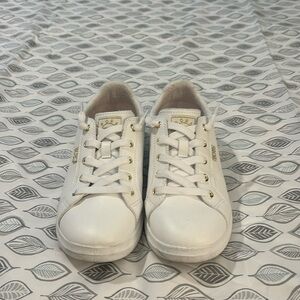 White Bobs sz 7 Sneaker